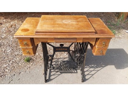 Starožitný Šicí Stroj MINERVA