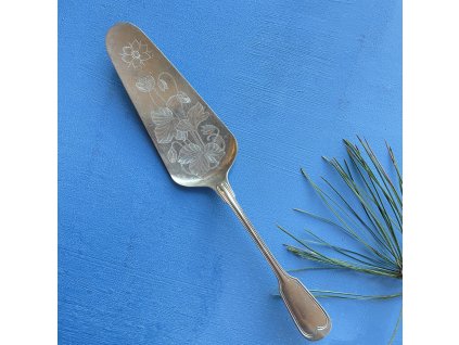 Lopatka s gravírováním