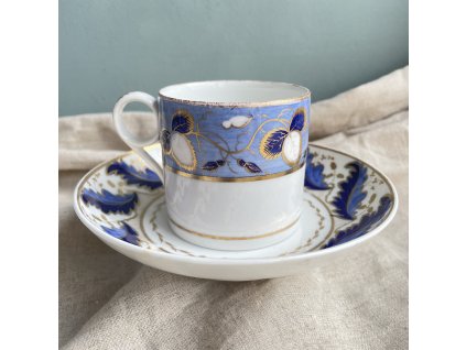 Starožitný hrnek s podšálkem