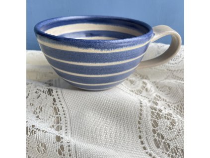 Hrnek s pruhy