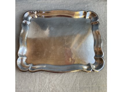 Kovový podnos
