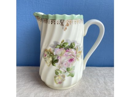 Porcelánový džbán s květy