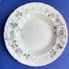 Hluboký porcelánový talíř