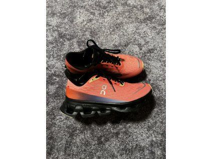 On Running, model Cloudspark. Ve velikosti 37,5