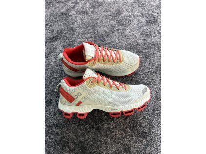 On Running, model Cloudsurfer. Velikost 37,5
