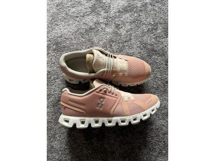 On Running, model Cloud 5, velikost 38