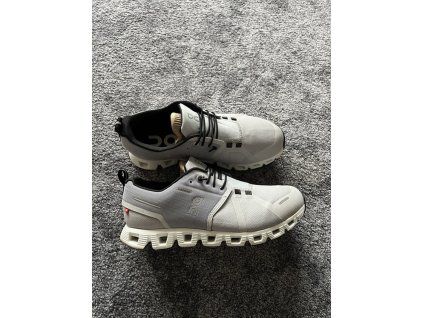 On Running, model Cloud 5 WP, velikost 38,5