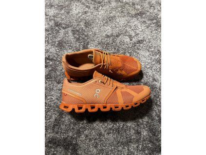 On Running, model Cloud, velikost 38,5