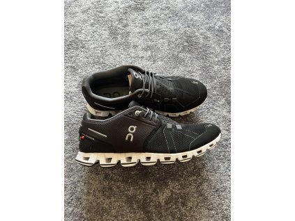 On Runnnig, model Cloud, velikost 38,5
