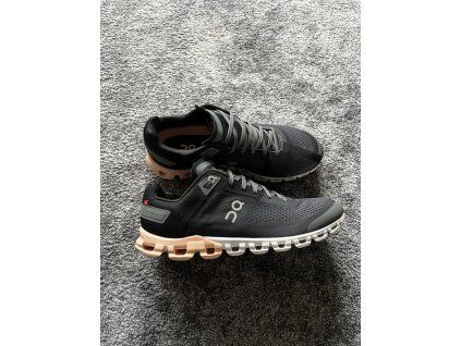 On Running, model Cloudflow, velikost 40