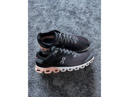 On Running, model Cloudflow, velikost 41