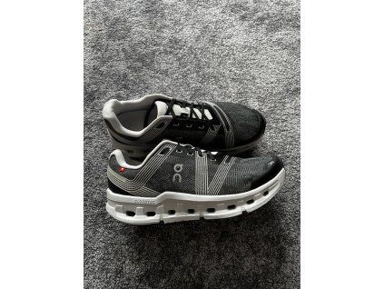 On Running, model Cloudgo, velikost 42,5