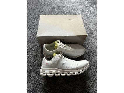 On Running, model Cloudflow 4, velikost 45