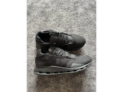 On Running, model Cloudnova, velikost 45
