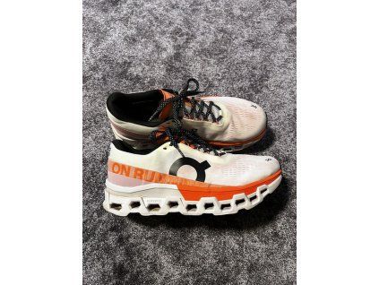 On Running, model Cloudmonster. Velikost 46