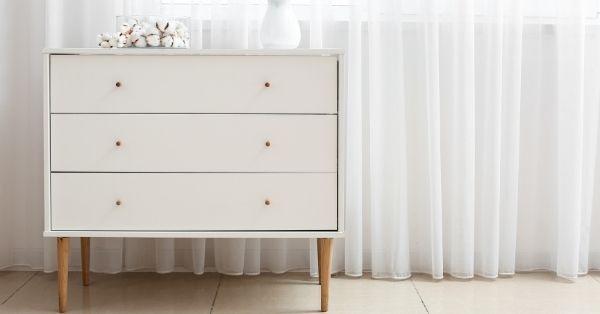 Šuplíková komoda je praktický a hezký doplněk interiéru