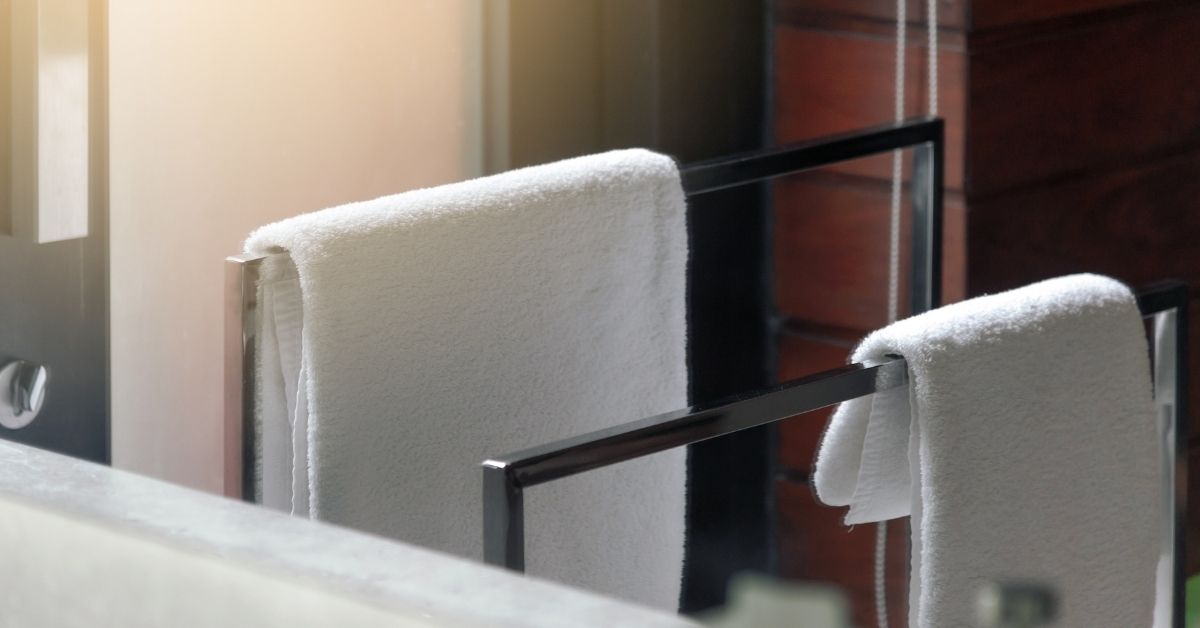 Dodejte vaší koupelně designové stojany na ručníky