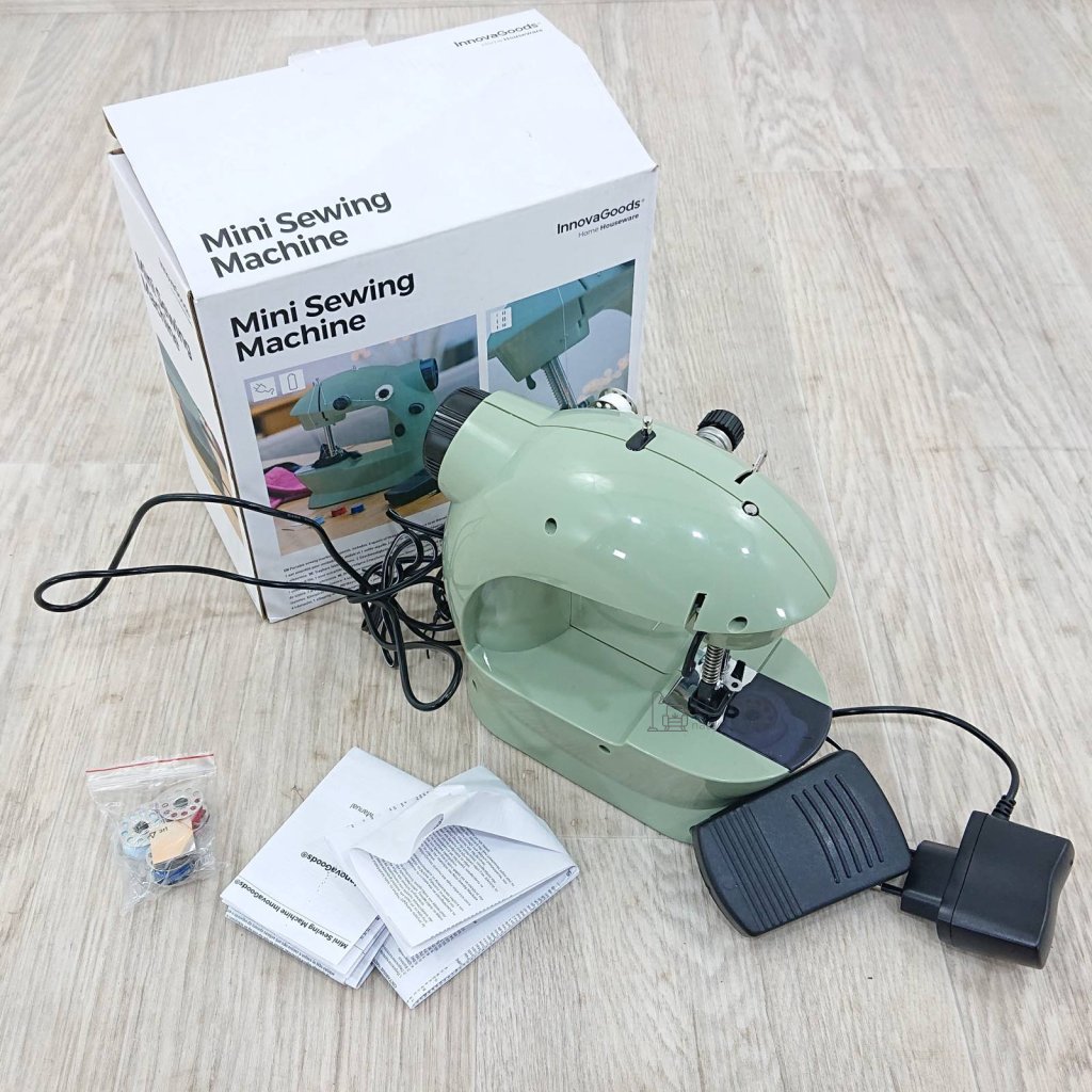 Zelený šicí stroj InnovaGoods Sewing Machine OUTLET NÁBYTKU