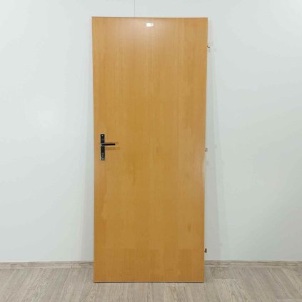 Interiérové dveře dýhované 80 pravé plné Sapeli