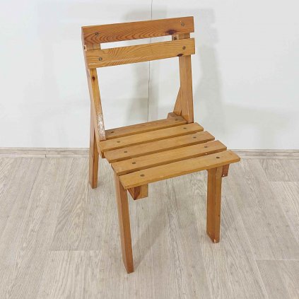 Dřevěná židle z borovicového dřeva
