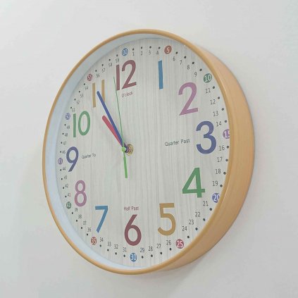 Barevné nástěnné hodiny o 30,5 cm - Dakls
