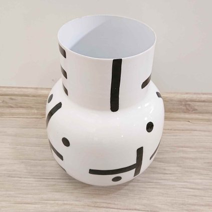 Černobílá kovová váza Bohemian 19cm Kare