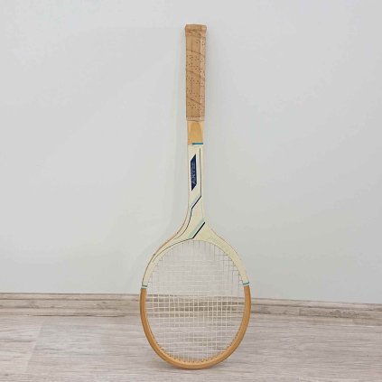 Stará dřevěná tenisová raketa Artis