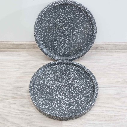 Tmavě šedá podmiska pod květináč v sadě 2 ks Bonami Selection Terrazzo, o 26 cm