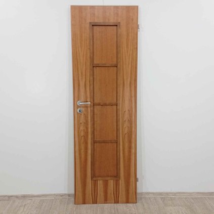 Interiérové dveře 60 pravé dýha třešeň Sapeli