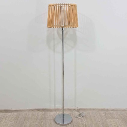 Světle dřevěná stojací lampa FORGE