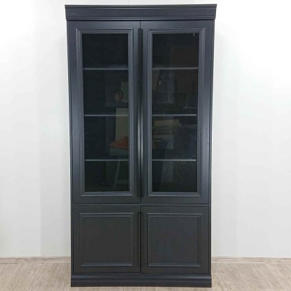 Černá vitrína z borovicového dřeva Organize WOOOD