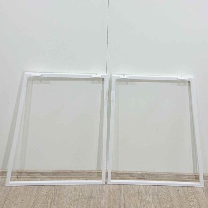 Bílá kovová konstrukce 70 cm