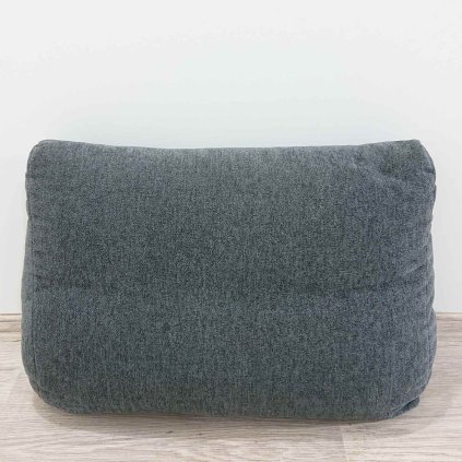 Šedý polštář na pohovku 70x45 cm