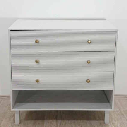 Světle šedá dřevěná komoda 94 cm Madu WOOOD