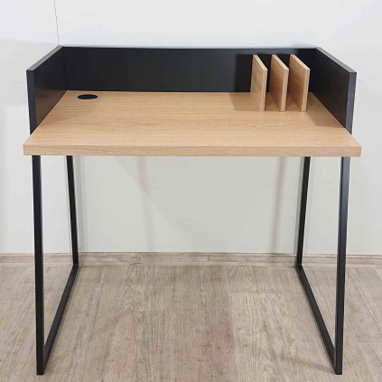 Černý pracovní stůl s detaily v dekoru dubového dřeva TemaHome Volga