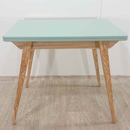 Deska ve složeném stavu: 65 x 90 cm