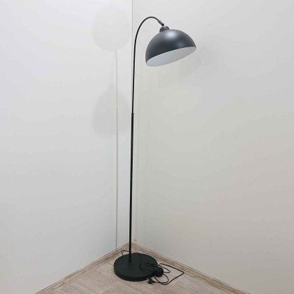 Černá stojací lampa Sierra Reality