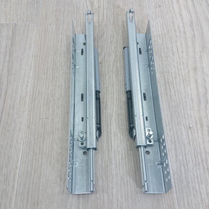 Tip on výsuv pro zásuvku