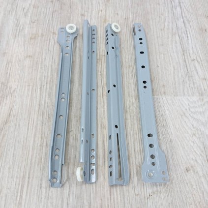 Zásuvkový výsuv rolničkový šedý 300 mm