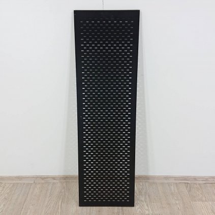 Černá kovová dvířka