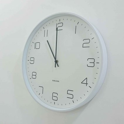 Bílé nástěnné hodiny Karlsson Lofty, o 40 cm