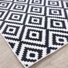 Černo-bílý koberec Piramit 150x233 cm Armada