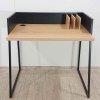 Černý pracovní stůl s detaily v dekoru dubového dřeva TemaHome Volga