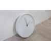 Bílé nástěnné hodiny Karlsson Hue 1