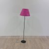 Růžová stojací lampa