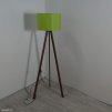 Volně stojící lampa se zeleným stínidlem