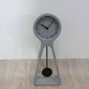 Šedé betonové stolní hodiny Zuiver Pendulum