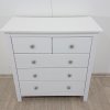 Bílá komoda z masivního borovicového dřeva s 5 zásuvkami Marckeric Berna