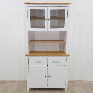 Tak tyhle TOPky 💚 🤍 🤎 najdete u nás v úterý v čase 10-10.30 v kategorii Nově v nabídce