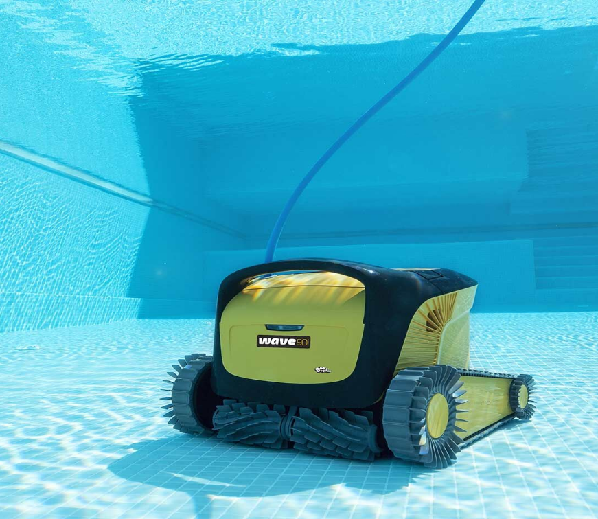 Robotický vysávač bazénov Maytronics Dolphin WAVE 90i EU v bazéne